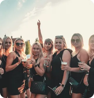 To, co wyróżnia wycieczkę Wrocław Boat
                                Party, to połączenie malowniczej przejażdżki
                                łodzią po Odrze z ekscytującą imprezową
                                atmosferą. 